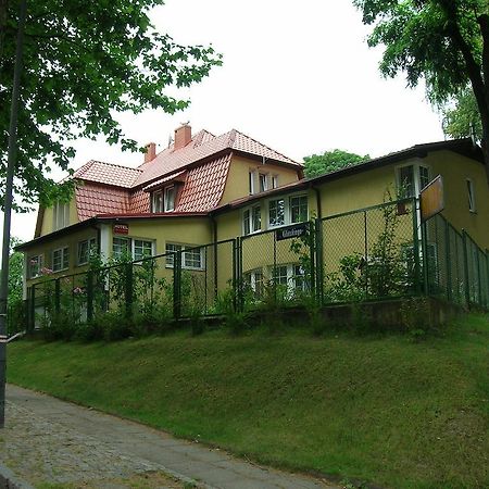 Hotel Pod Platanami Trzebnica Exterior photo