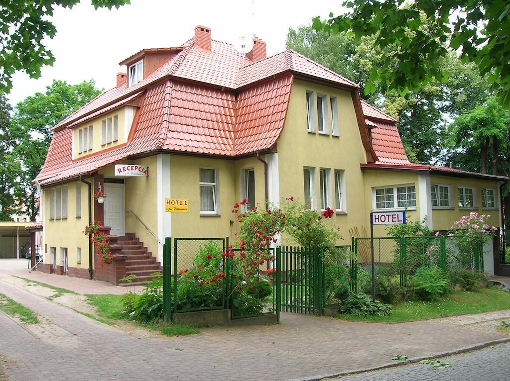 Hotel Pod Platanami Trzebnica Exterior photo